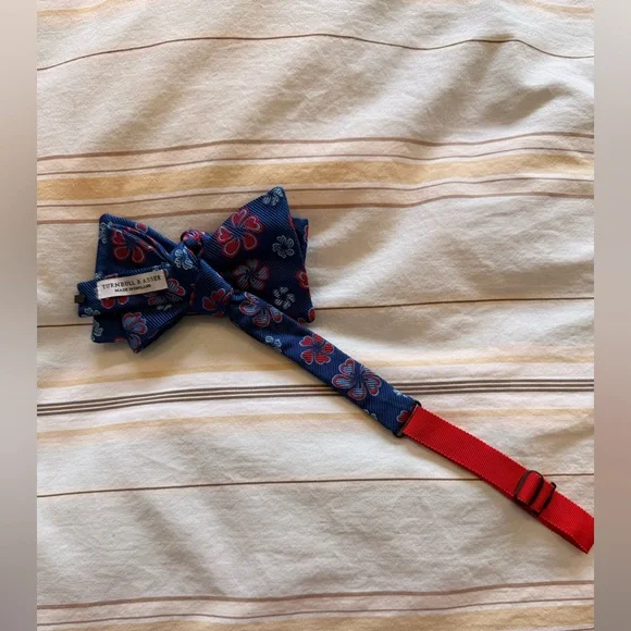 Turnbull & Asser Pre-Tied Bow Tie - Blue & Red Floral - Picture 4 of 5